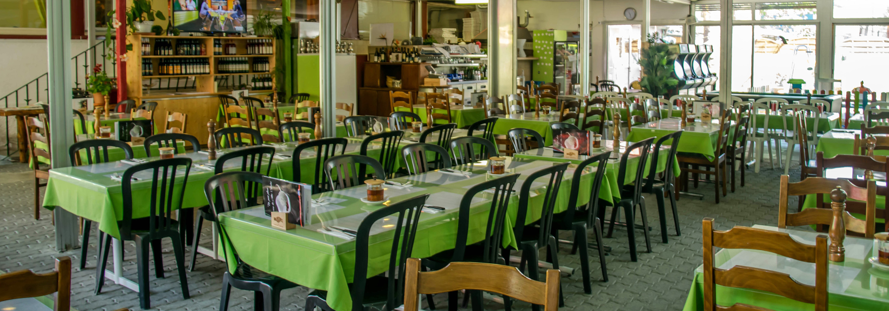 pizzeria des allees à Colombier, restaurant avec une belle salle pour vos sorties entre amis